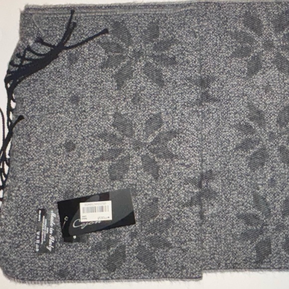 NWT Cejon Women's Gray Scarf Snowflake Pattern Heather Gray w/ fringe wrap scarf - Picture 13 of 16
